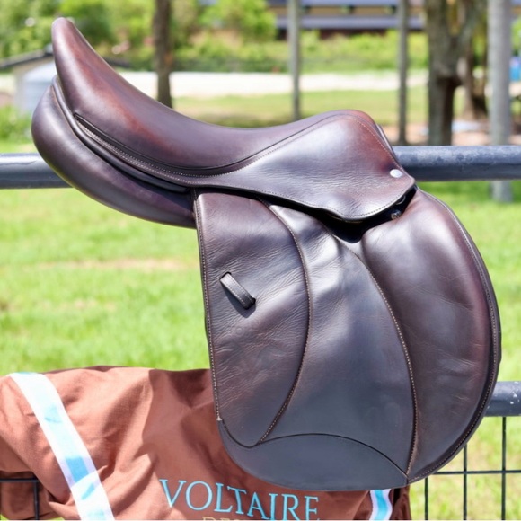 2020 17.5” Voltaire Stuttgart - 3 Flap - Full Buffalo - Picture 2 of 10